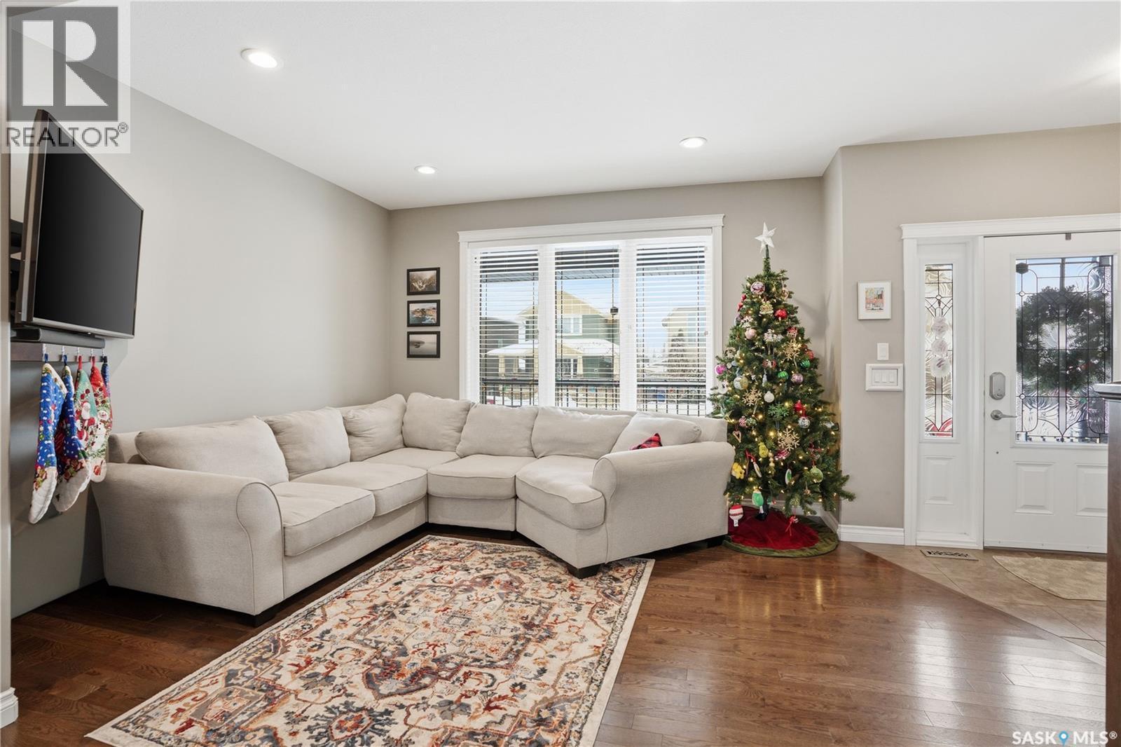 405 Golden Willow Way, Warman, SK - Indoor Photo Showing Living Room