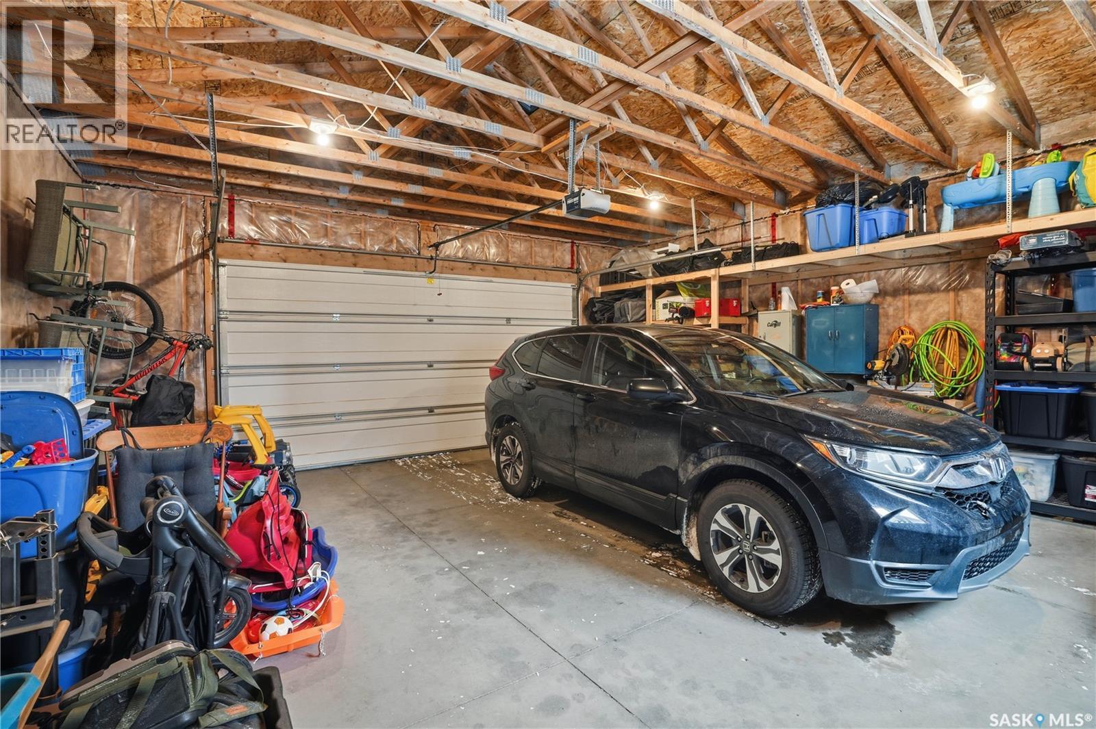 405 Golden Willow Way, Warman, SK - Indoor Photo Showing Garage