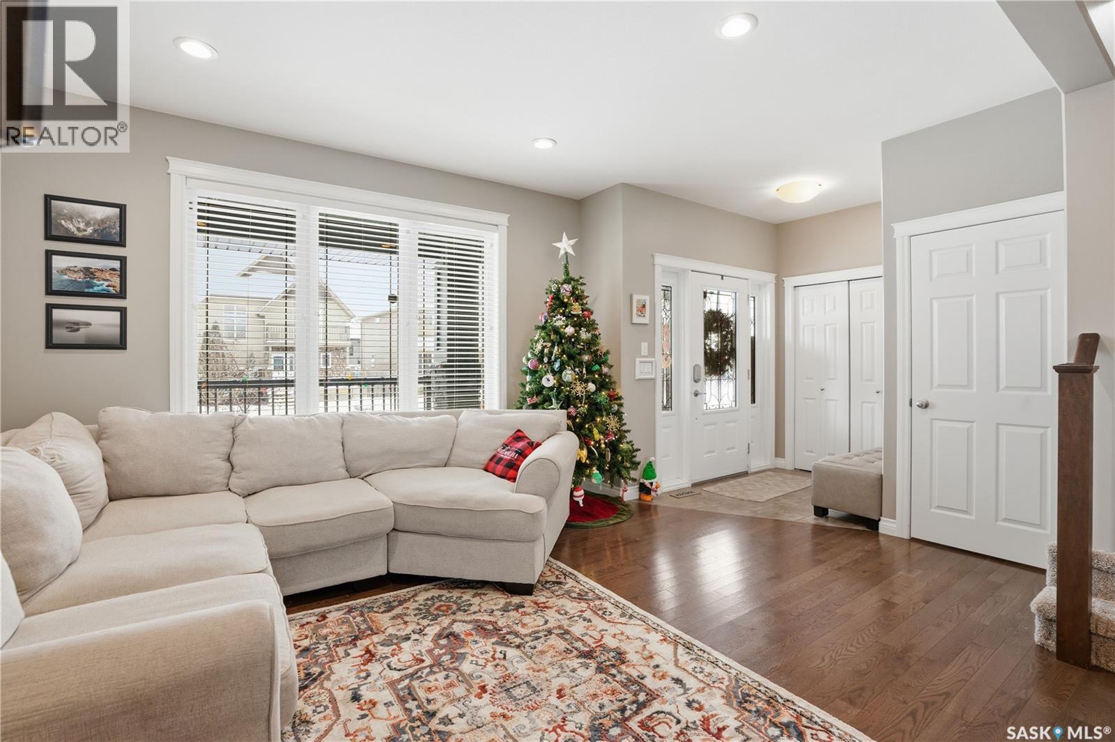 405 Golden Willow Way, Warman, SK - Indoor Photo Showing Living Room