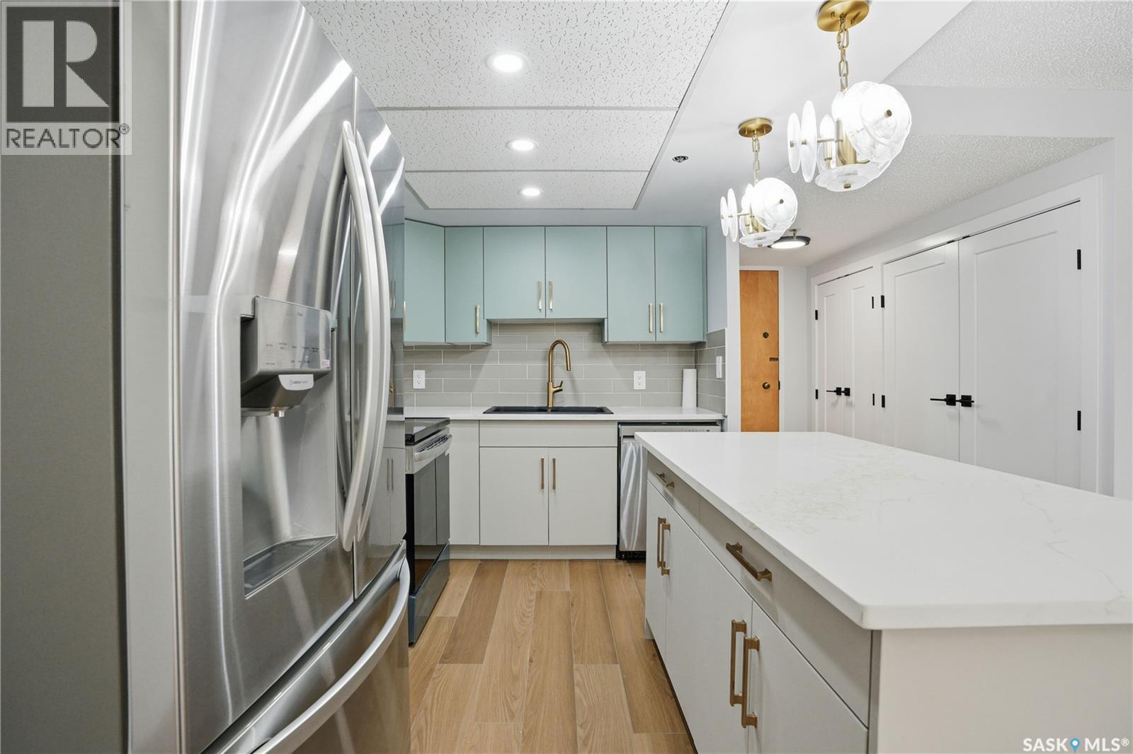 602 315 5Th Avenue N, Saskatoon, SK - Indoor Photo Showing Kitchen With Upgraded Kitchen