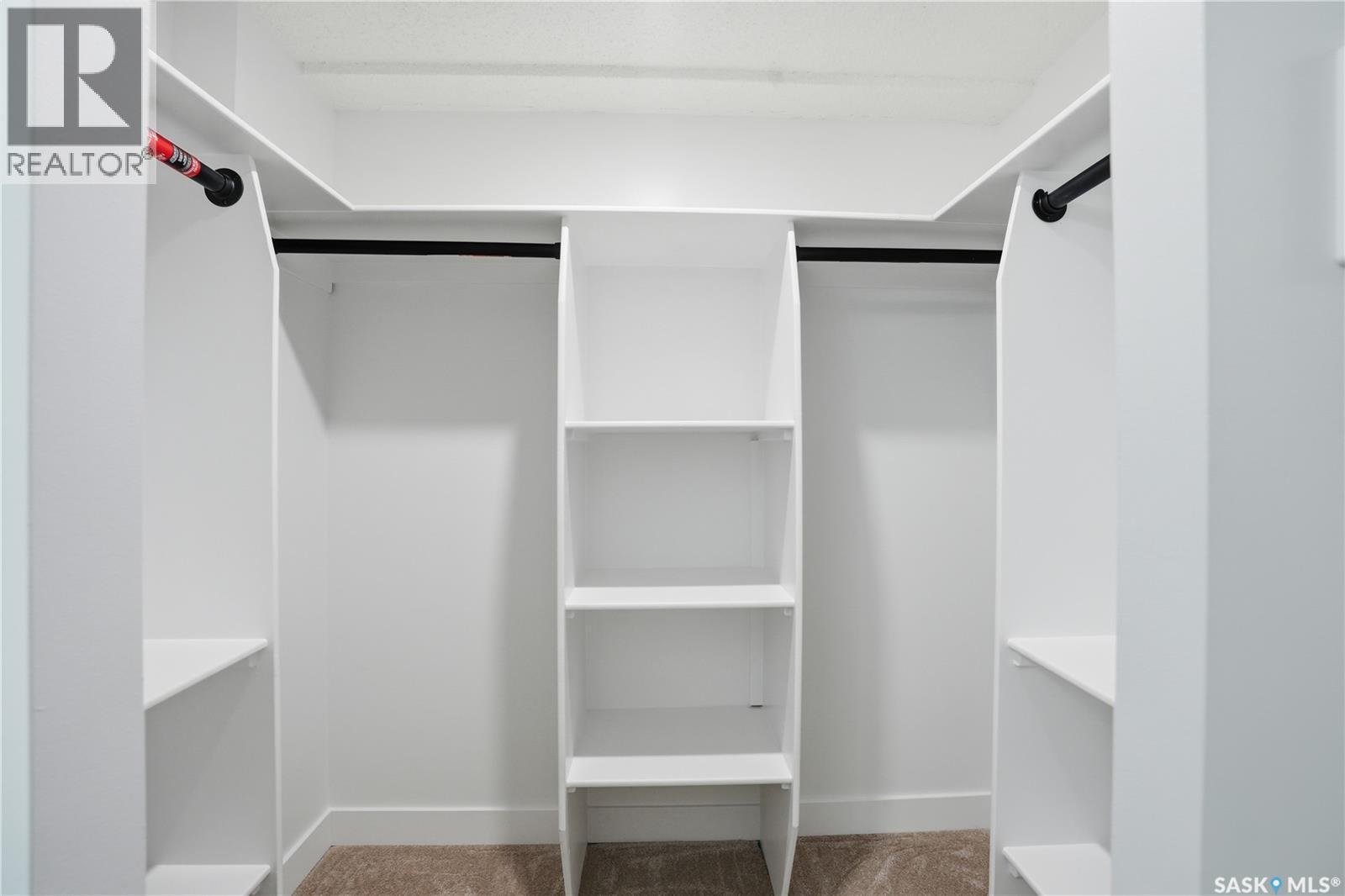 602 315 5Th Avenue N, Saskatoon, SK - Indoor With Storage