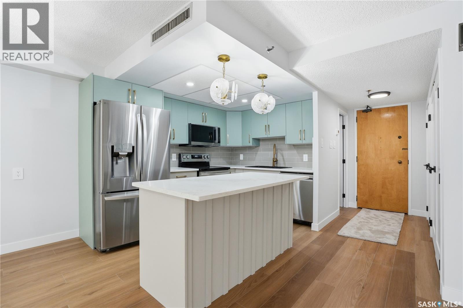 602 315 5Th Avenue N, Saskatoon, SK - Indoor Photo Showing Kitchen With Upgraded Kitchen