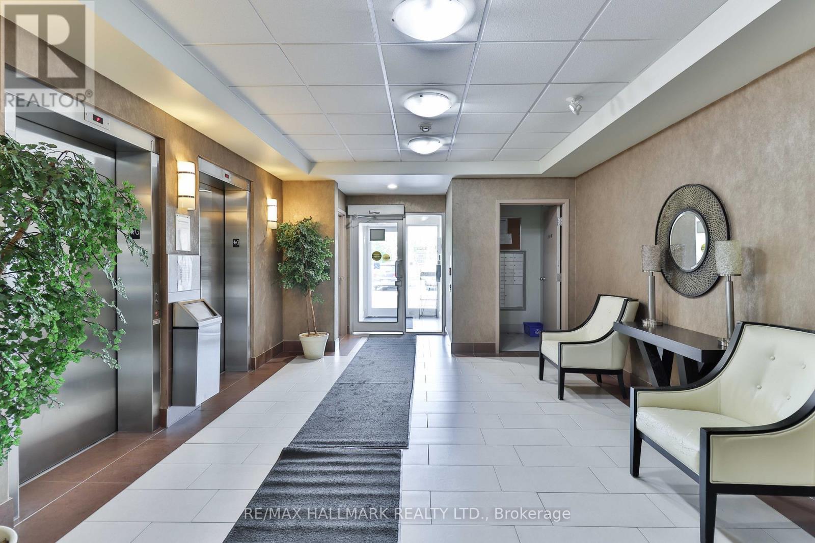 Lobby area - 207 - 9451 Jane Street, Vaughan, ON - Indoor Photo Showing Other Room