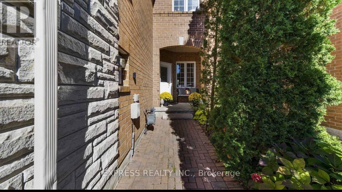 40 Firwood Drive, Richmond Hill, ON - Outdoor