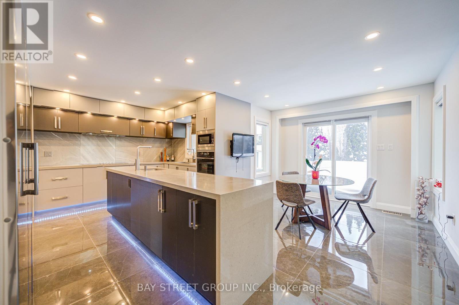 48 Coldstream Crescent, Richmond Hill, ON - Indoor Photo Showing Kitchen