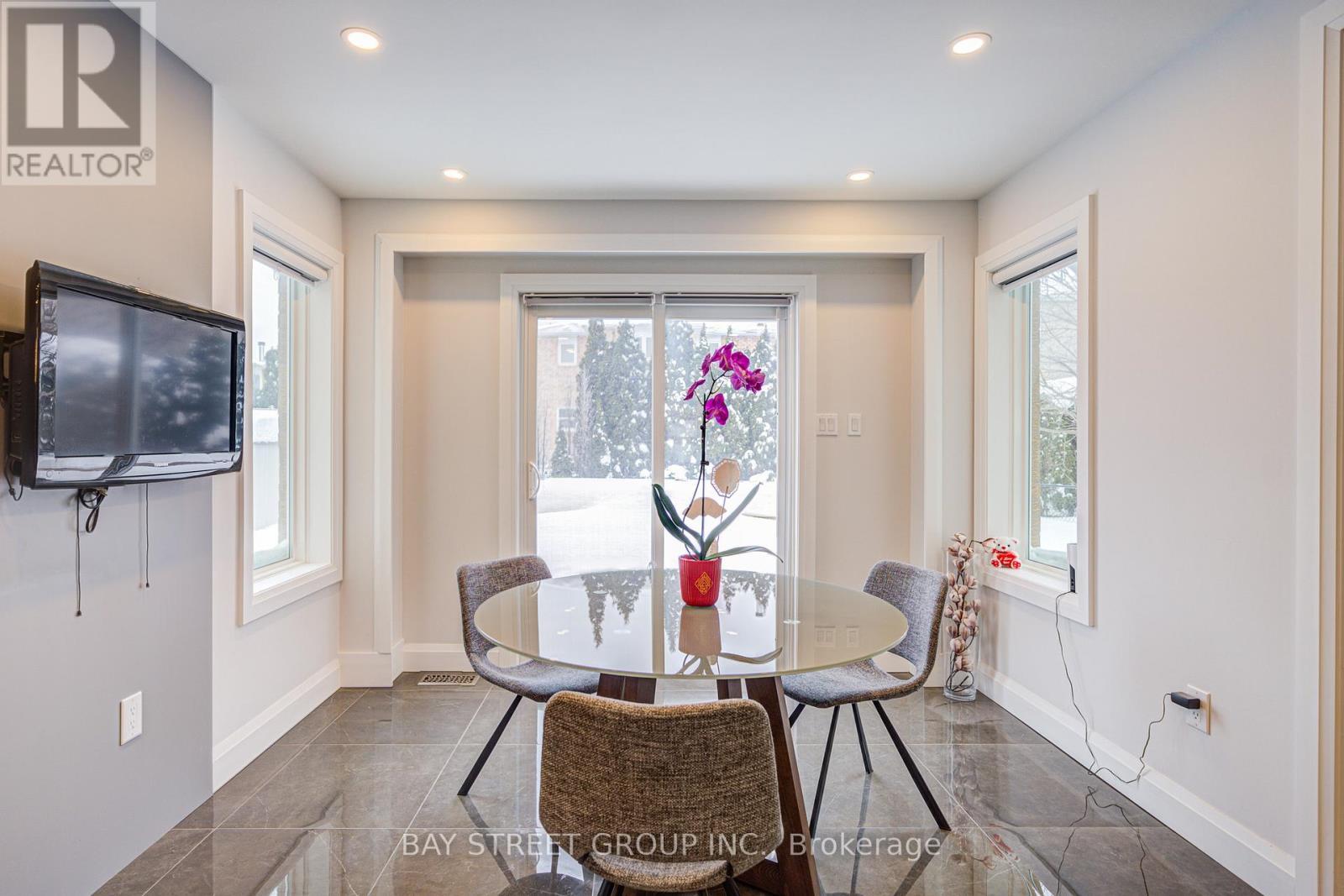 48 Coldstream Crescent, Richmond Hill, ON - Indoor Photo Showing Dining Room