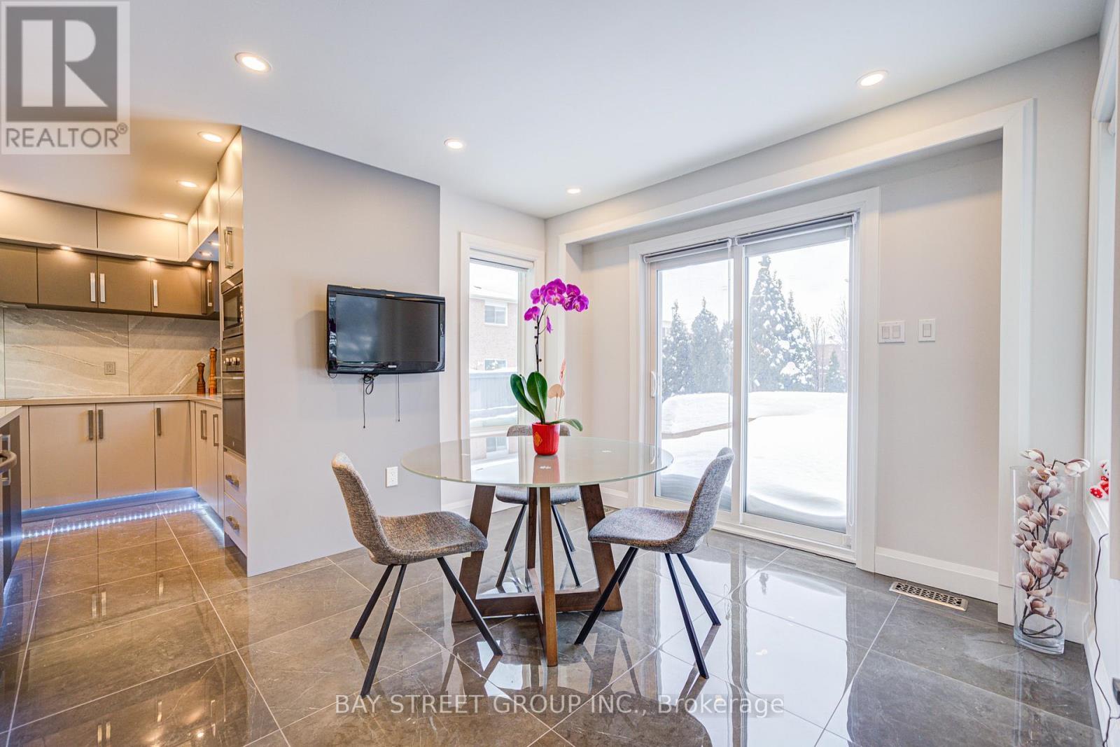 48 Coldstream Crescent, Richmond Hill, ON - Indoor Photo Showing Dining Room
