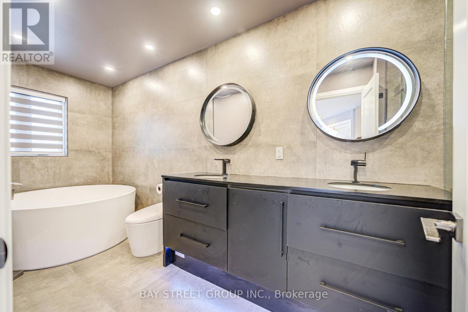 48 Coldstream Crescent, Richmond Hill, ON - Indoor Photo Showing Bathroom
