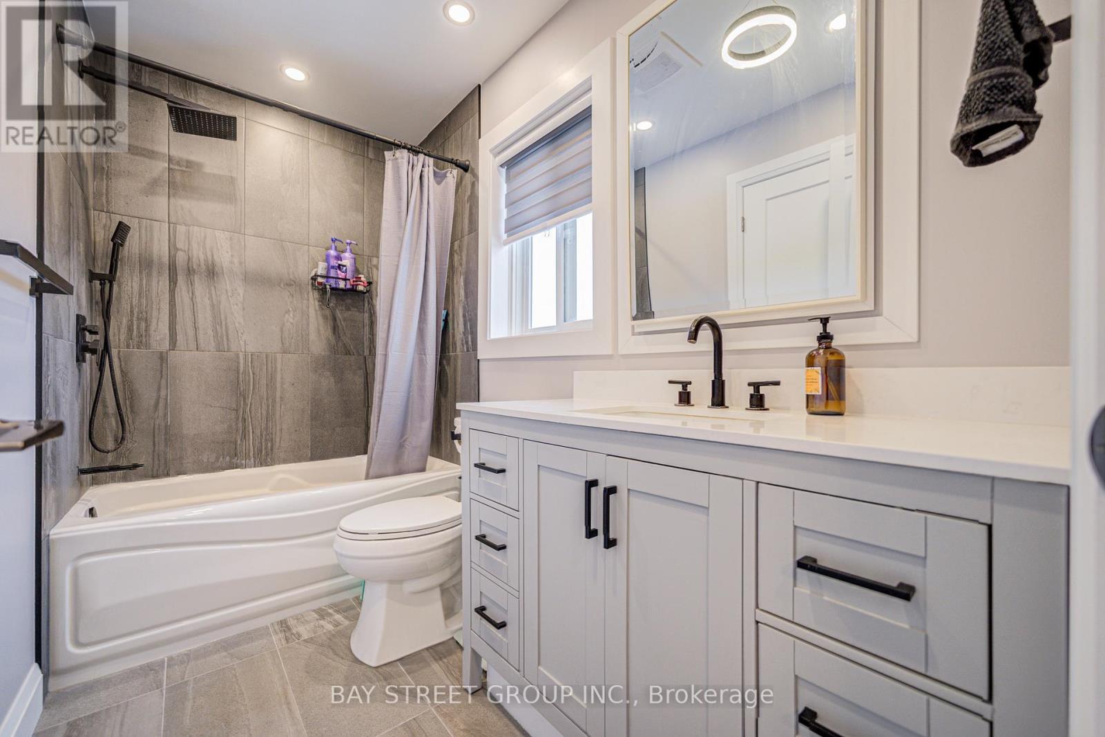 48 Coldstream Crescent, Richmond Hill, ON - Indoor Photo Showing Bathroom