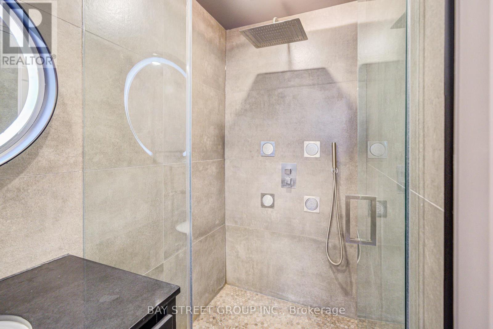 48 Coldstream Crescent, Richmond Hill, ON - Indoor Photo Showing Bathroom