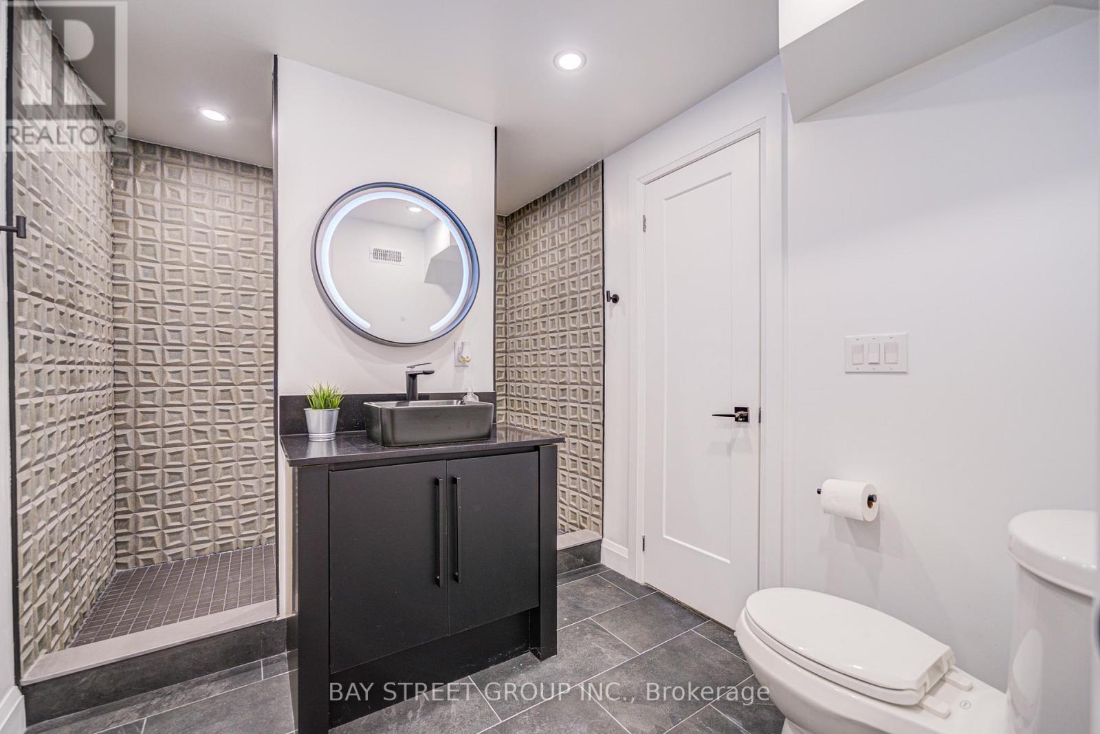 48 Coldstream Crescent, Richmond Hill, ON - Indoor Photo Showing Bathroom