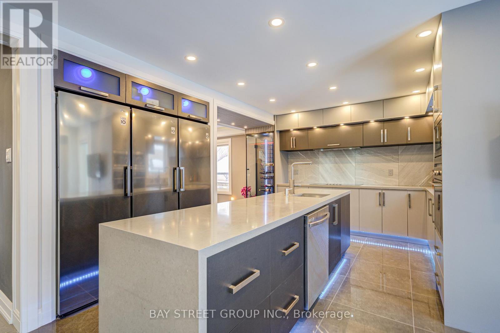 48 Coldstream Crescent, Richmond Hill, ON - Indoor Photo Showing Kitchen