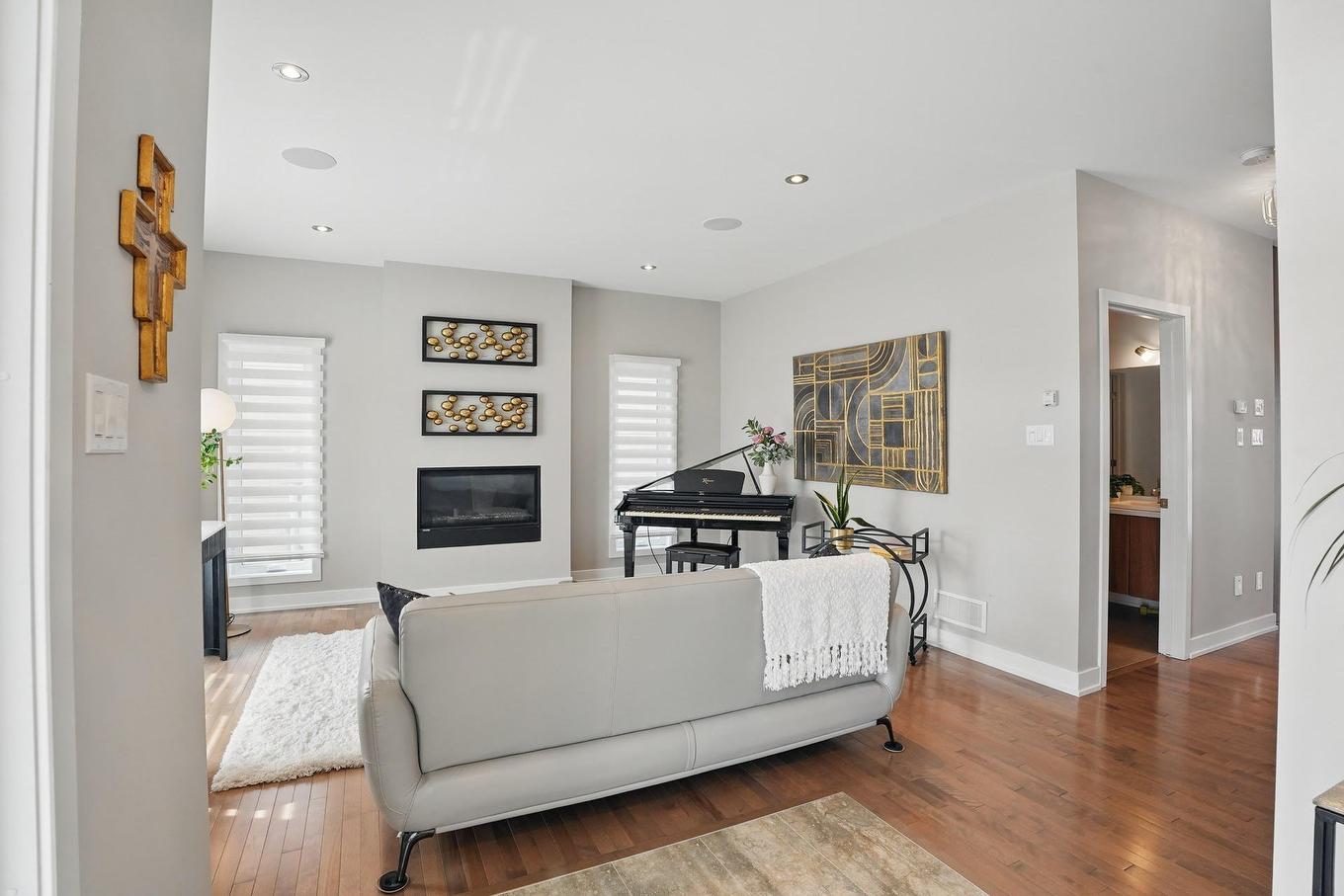 Salon - 192 Rue Du Tournoi, Gatineau (Aylmer), QC - Indoor Photo Showing Living Room With Fireplace