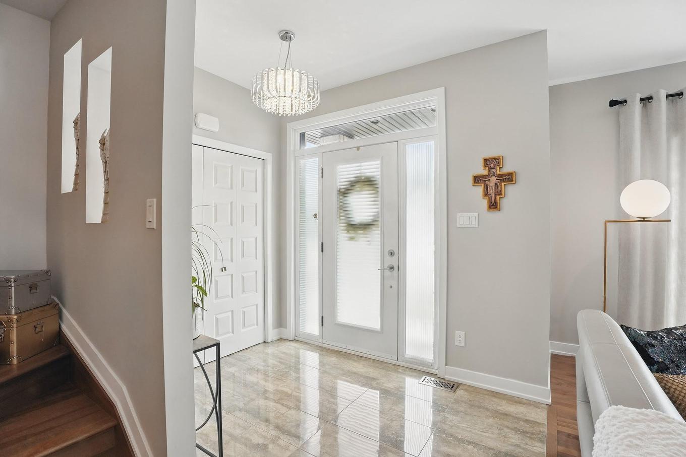 Hall d'entrée/Vestibule - 192 Rue Du Tournoi, Gatineau (Aylmer), QC - Indoor Photo Showing Other Room