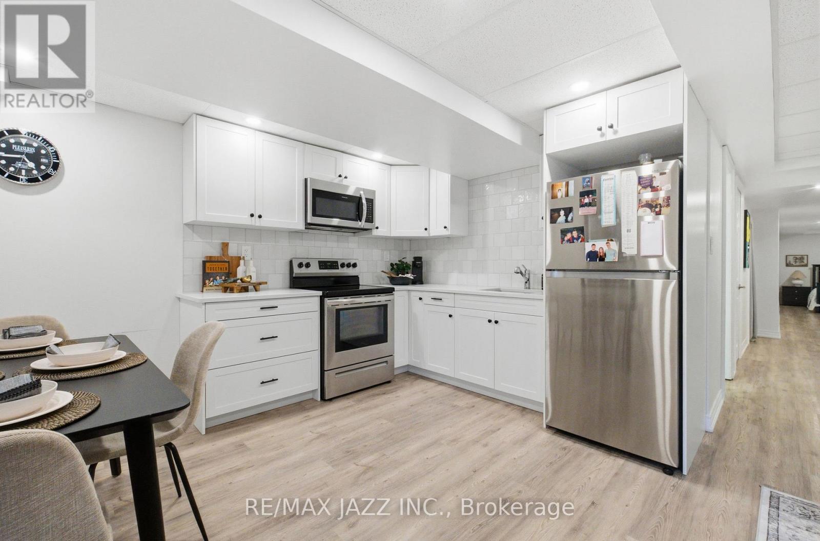 127 Laing Drive, Whitby, ON - Indoor Photo Showing Kitchen