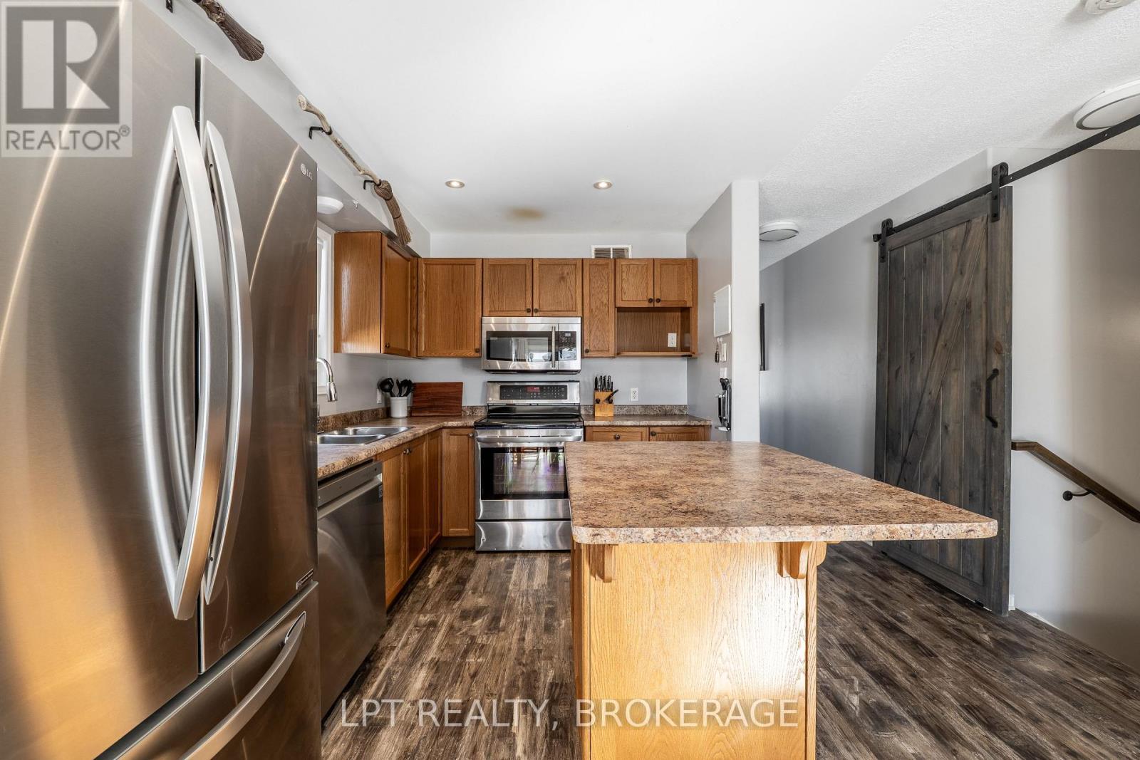 487 Mccallum Street, Kingston (Kingston East (Incl Barret Crt)), ON - Indoor Photo Showing Kitchen With Double Sink