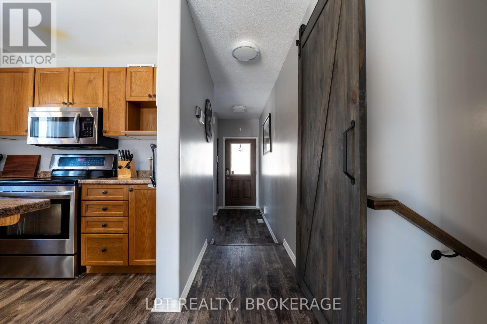 487 Mccallum Street, Kingston (Kingston East (Incl Barret Crt)), ON - Indoor Photo Showing Kitchen