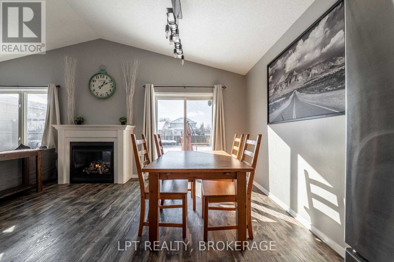 487 Mccallum Street, Kingston (Kingston East (Incl Barret Crt)), ON - Indoor Photo Showing Dining Room With Fireplace