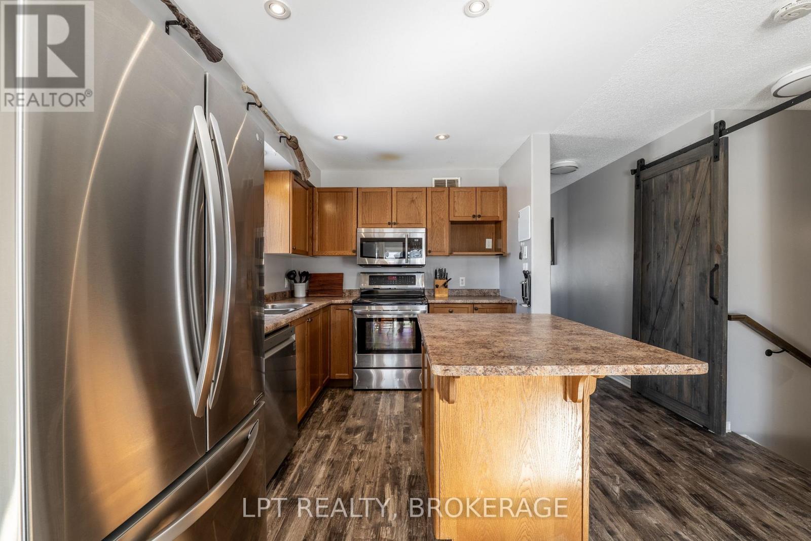 487 Mccallum Street, Kingston (Kingston East (Incl Barret Crt)), ON - Indoor Photo Showing Kitchen