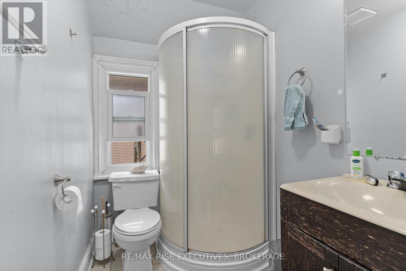 341 Division Street, Kingston (East Of Sir John A. Blvd), ON - Indoor Photo Showing Bathroom