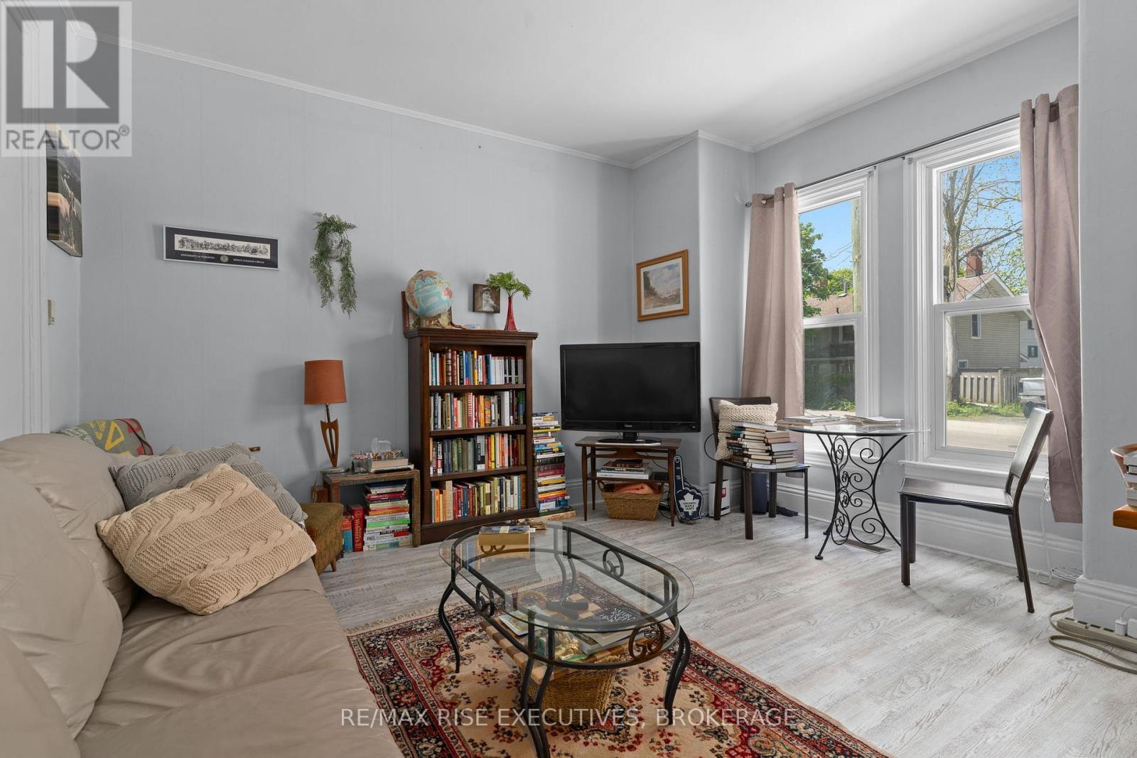 341 Division Street, Kingston (East Of Sir John A. Blvd), ON - Indoor Photo Showing Living Room