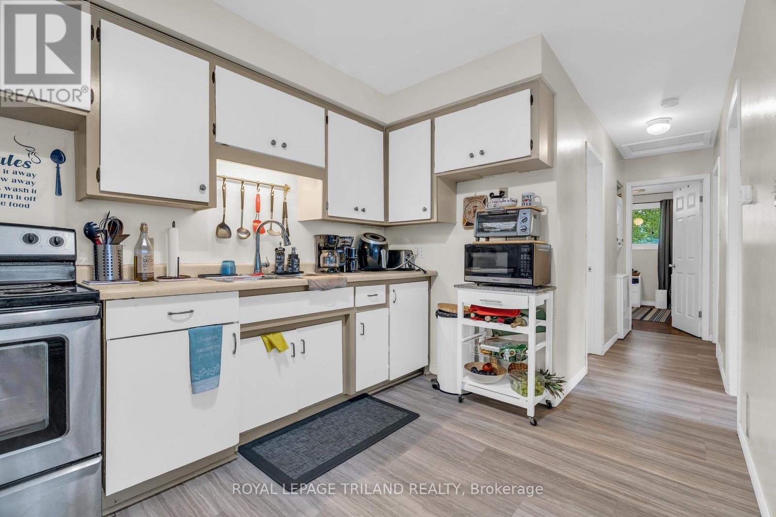 A - 195B Cedarvale Crescent, Waterloo, ON - Indoor Photo Showing Kitchen