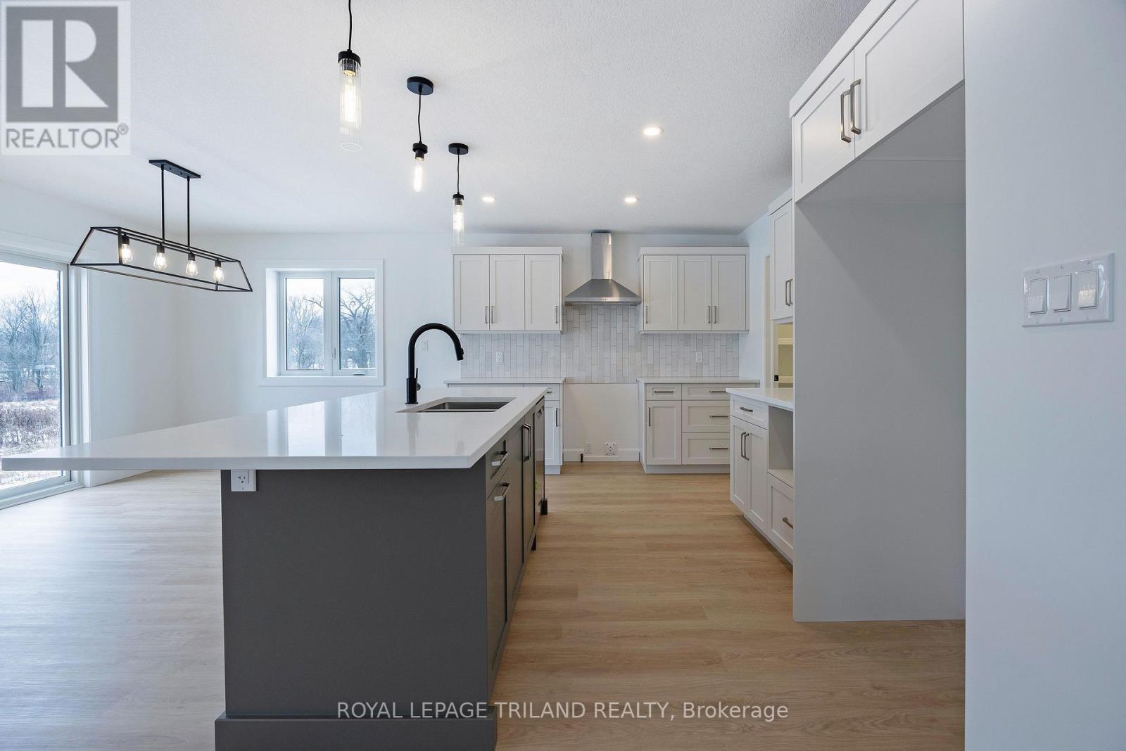 116 Aspen Parkway, Aylmer, ON - Indoor Photo Showing Kitchen With Upgraded Kitchen