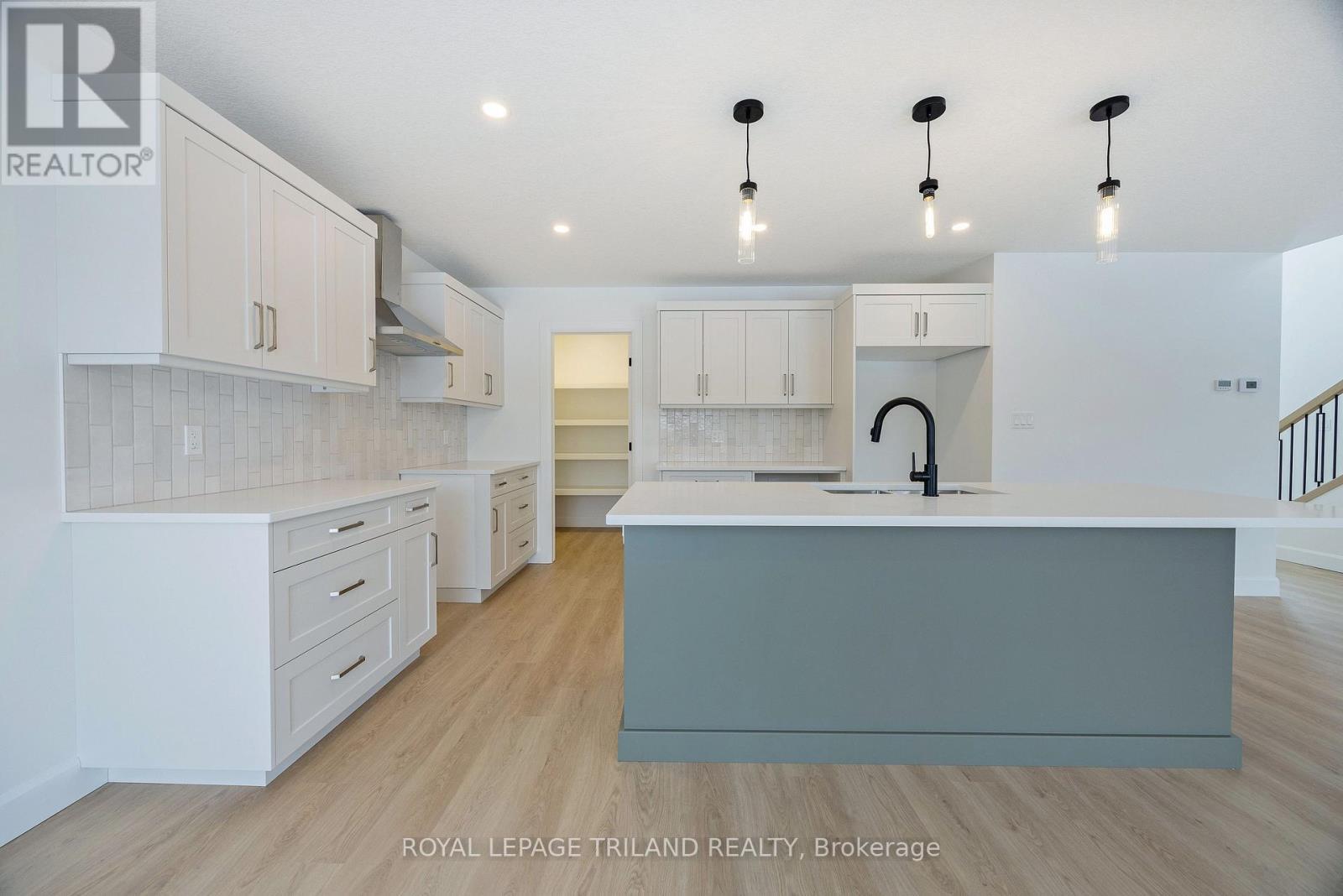 116 Aspen Parkway, Aylmer, ON - Indoor Photo Showing Kitchen With Upgraded Kitchen