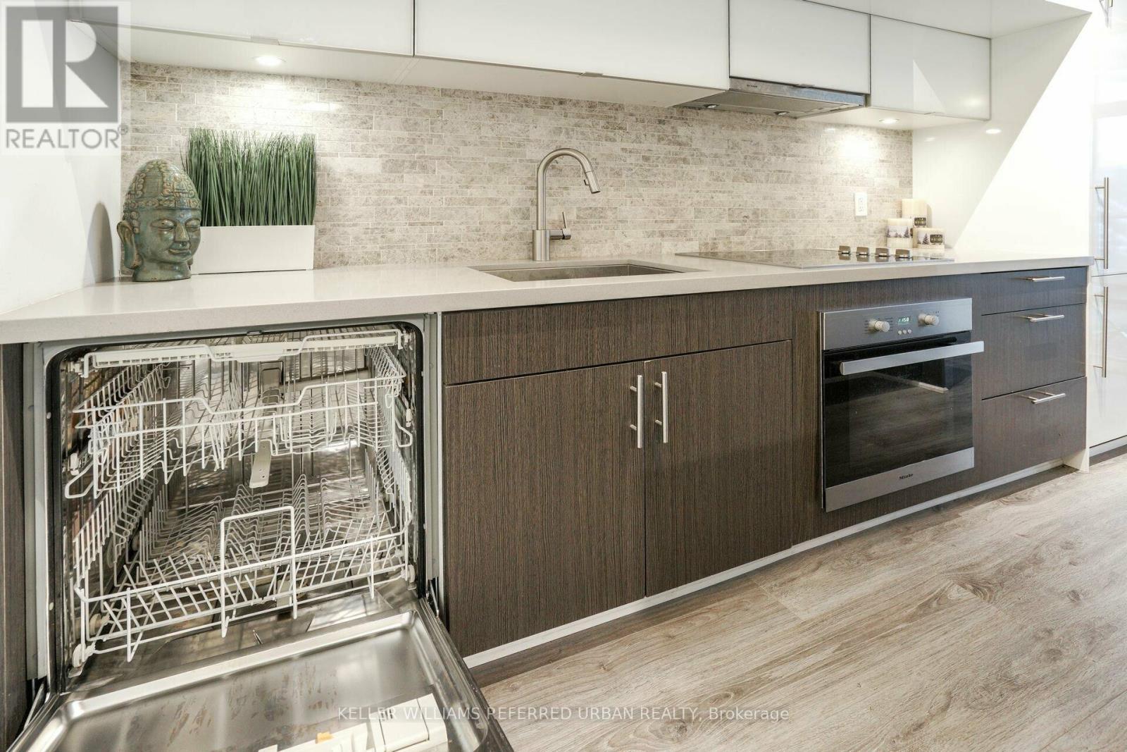 212 - 8 Mercer Street, Toronto, ON - Indoor Photo Showing Kitchen With Upgraded Kitchen