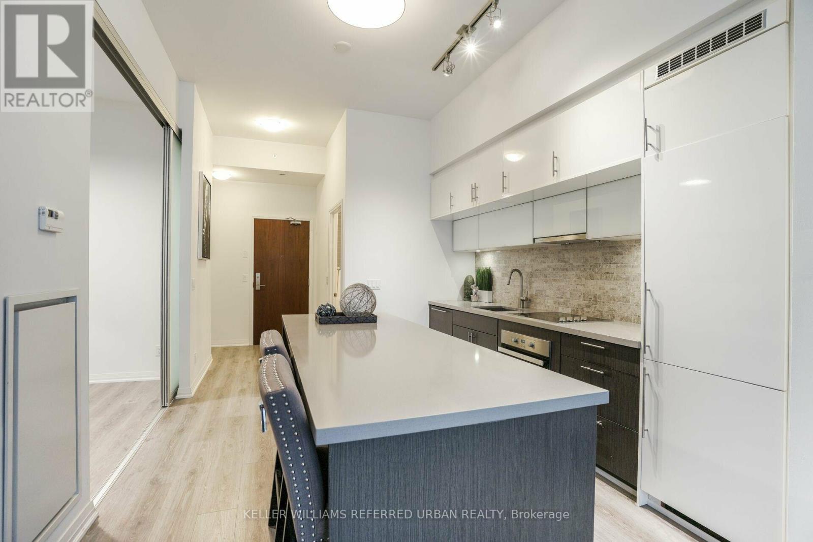 212 - 8 Mercer Street, Toronto, ON - Indoor Photo Showing Kitchen