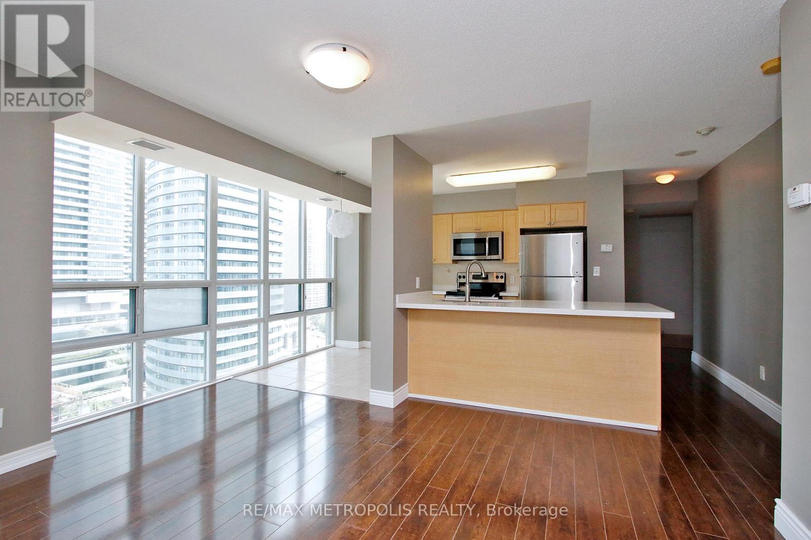 2006 - 30 Grand Trunk Crescent, Toronto, ON - Indoor Photo Showing Kitchen