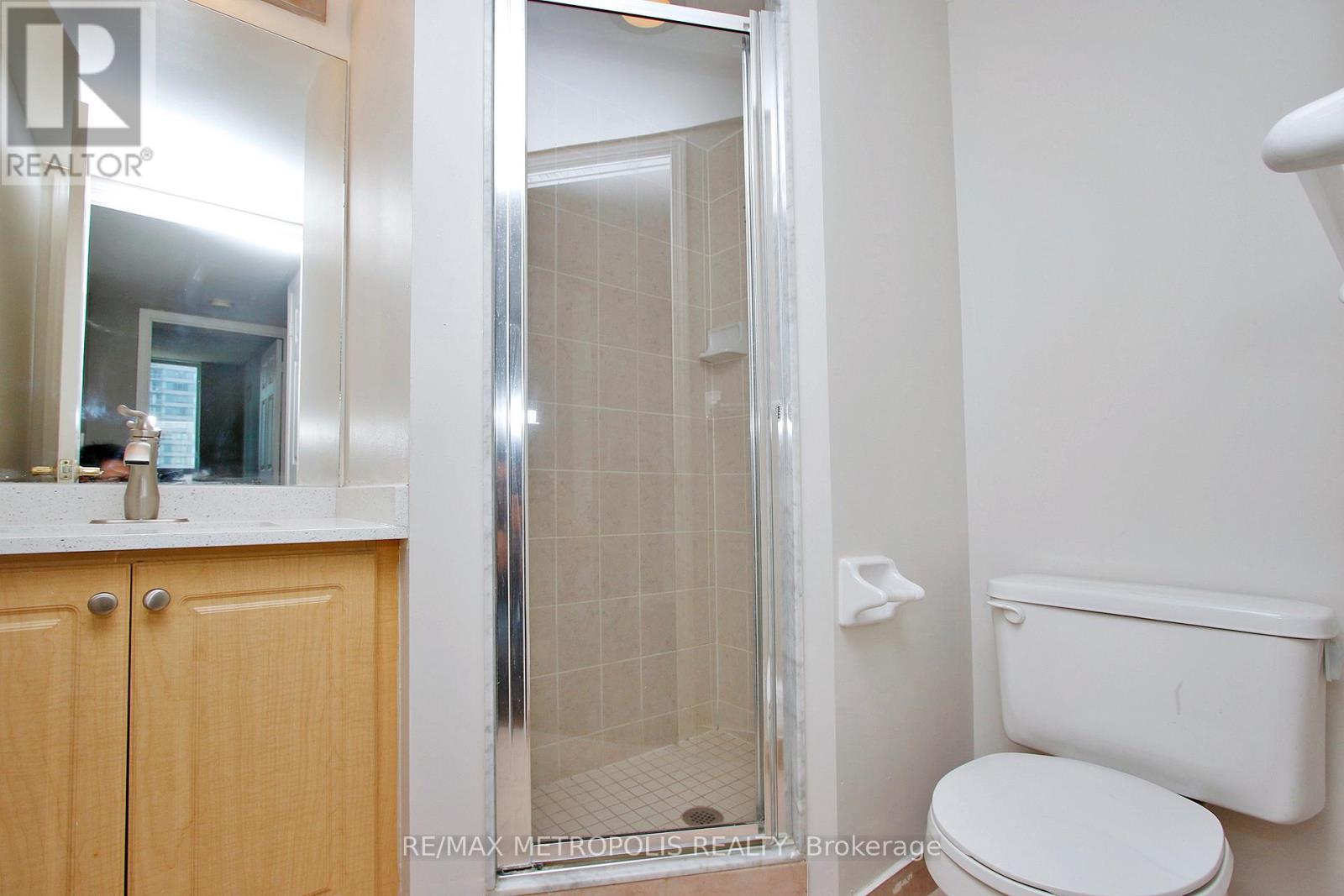2006 - 30 Grand Trunk Crescent, Toronto, ON - Indoor Photo Showing Bathroom