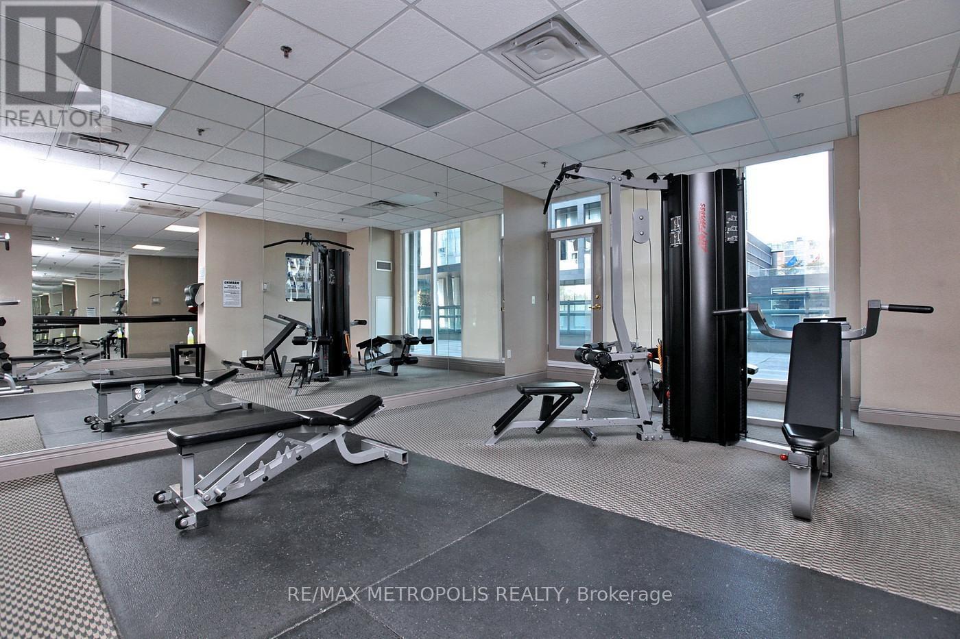 2006 - 30 Grand Trunk Crescent, Toronto, ON - Indoor Photo Showing Gym Room