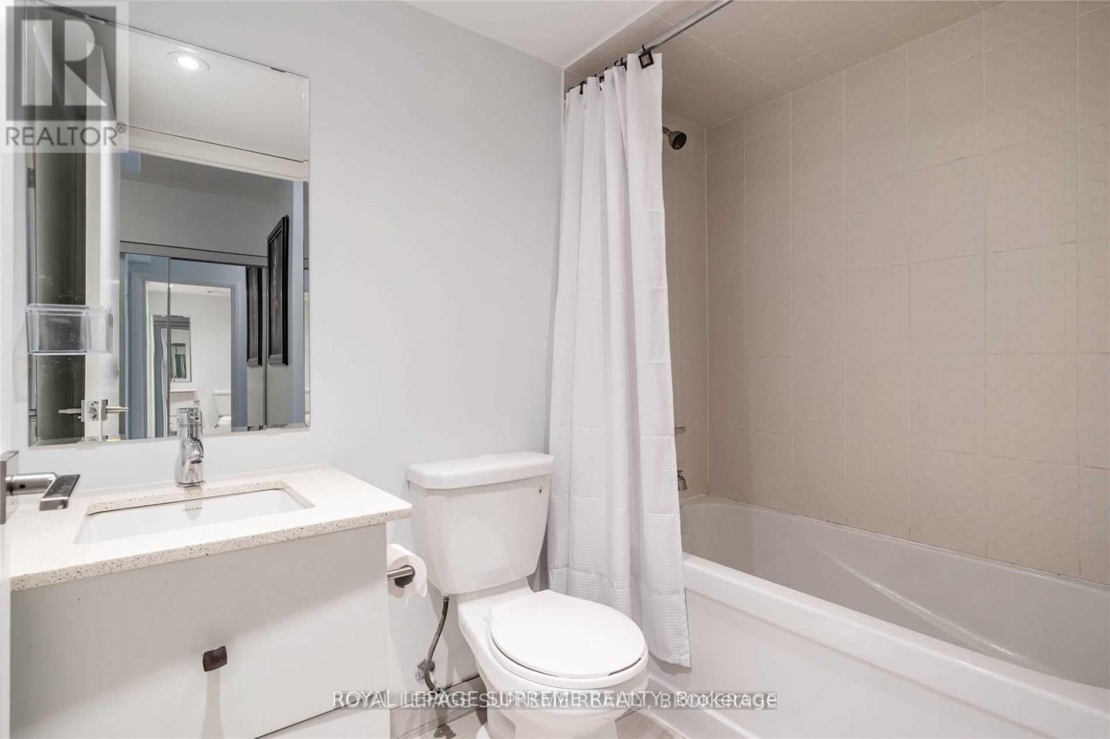 E707 - 555 Wilson Avenue, Toronto, ON - Indoor Photo Showing Bathroom