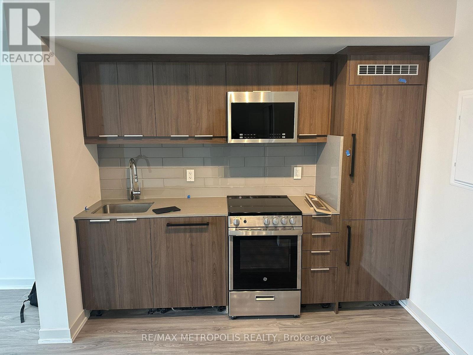 103 - 2209 Kingston Road, Toronto, ON - Indoor Photo Showing Kitchen