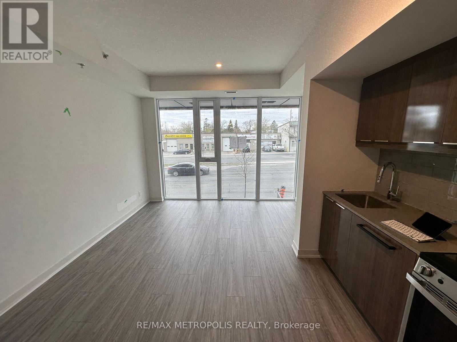 103 - 2209 Kingston Road, Toronto, ON - Indoor Photo Showing Kitchen