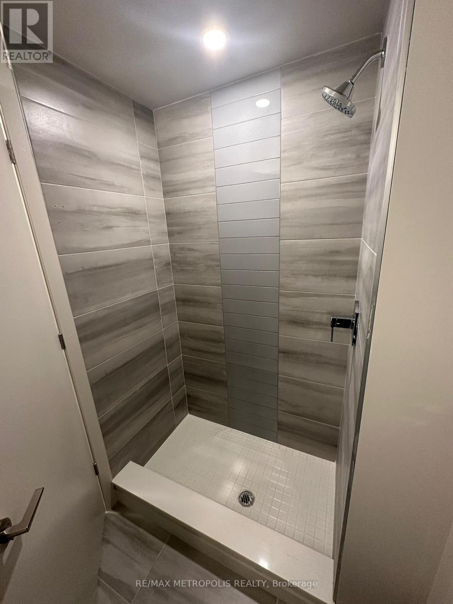 103 - 2209 Kingston Road, Toronto, ON - Indoor Photo Showing Bathroom