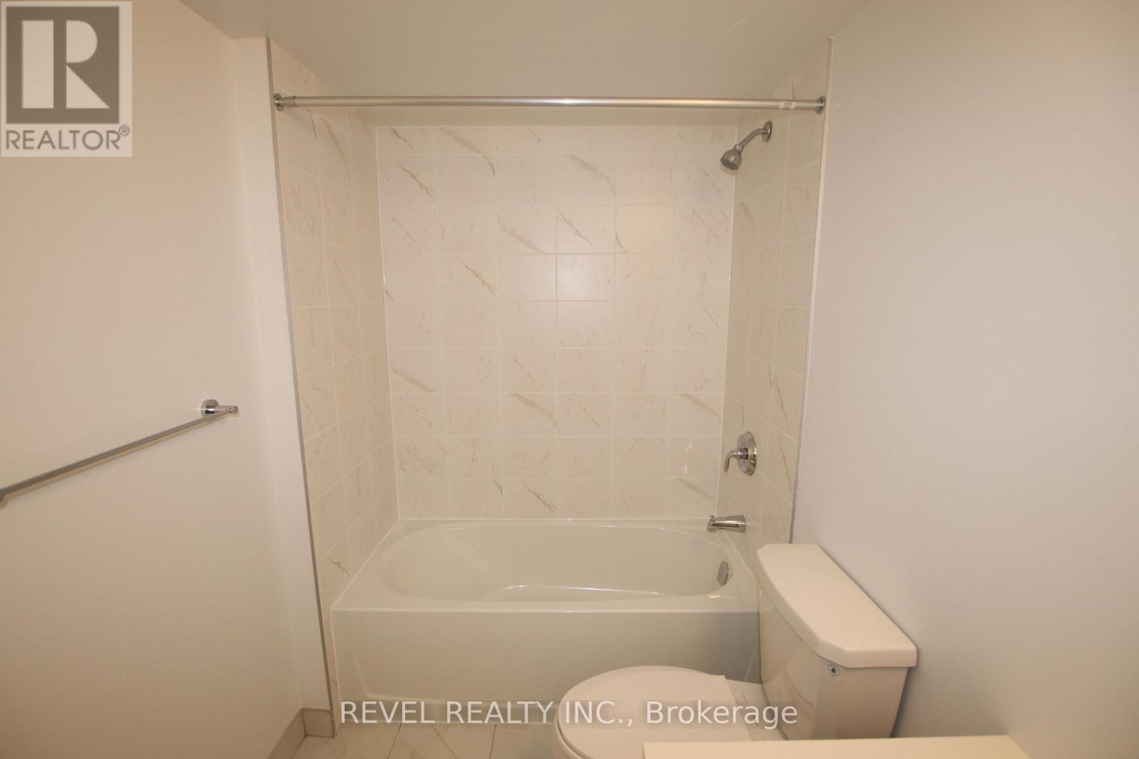 912 - 1480 Bayly Street, Pickering, ON - Indoor Photo Showing Bathroom