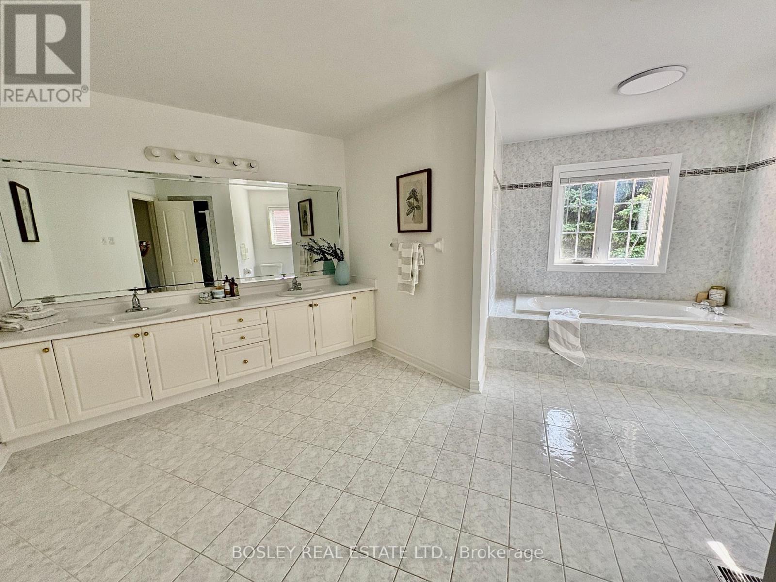 82 Woodstone Avenue, Richmond Hill, ON - Indoor