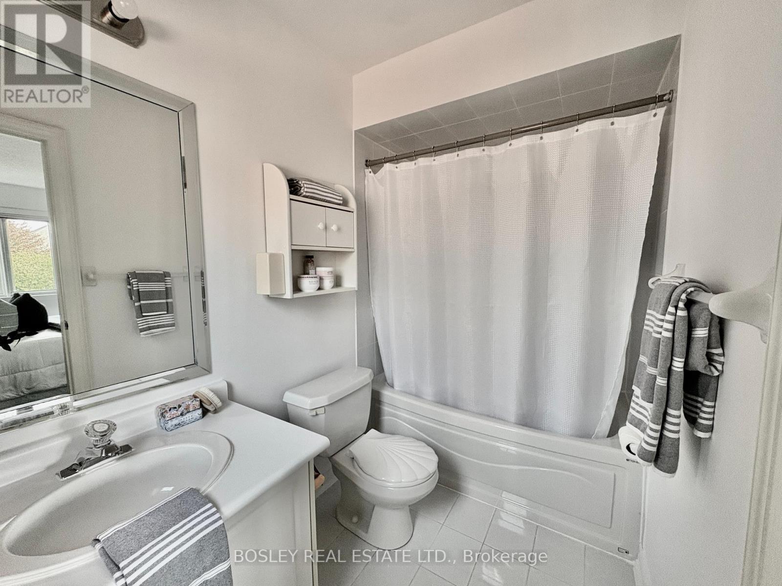 82 Woodstone Avenue, Richmond Hill, ON - Indoor Photo Showing Bathroom