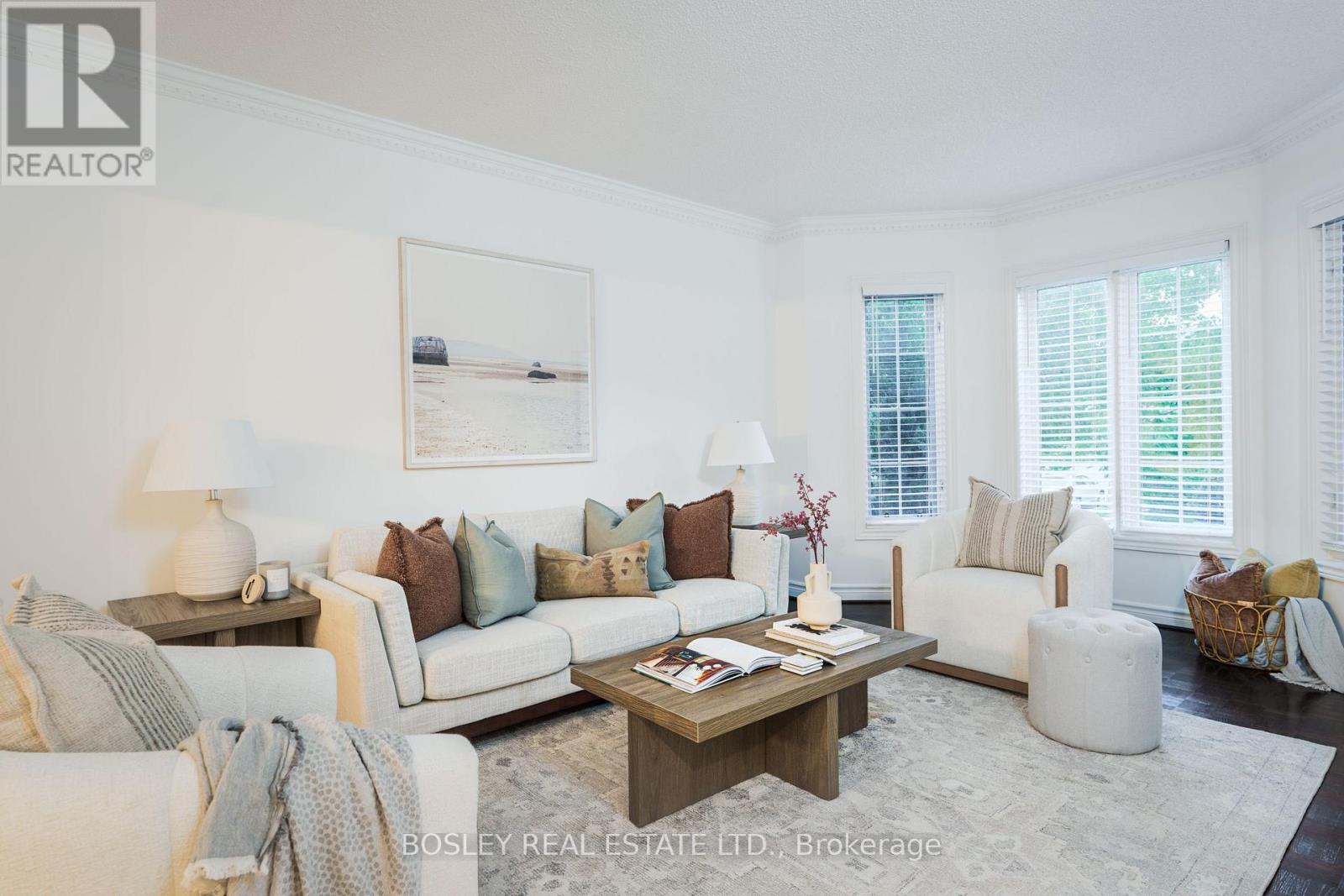 82 Woodstone Avenue, Richmond Hill, ON - Indoor Photo Showing Living Room