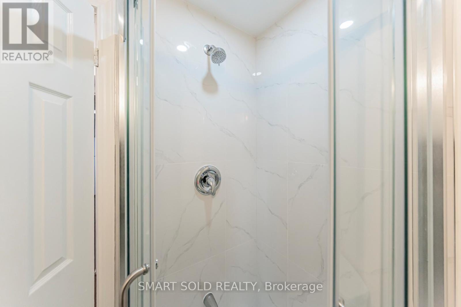 22 Hazelglen Court, Brampton, ON - Indoor Photo Showing Bathroom