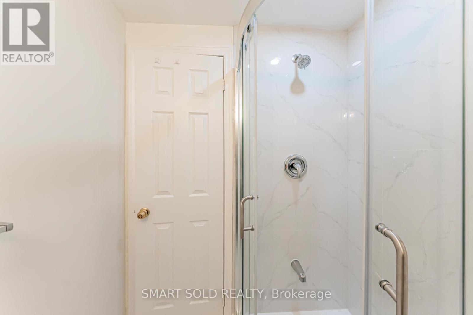 22 Hazelglen Court, Brampton, ON - Indoor Photo Showing Bathroom