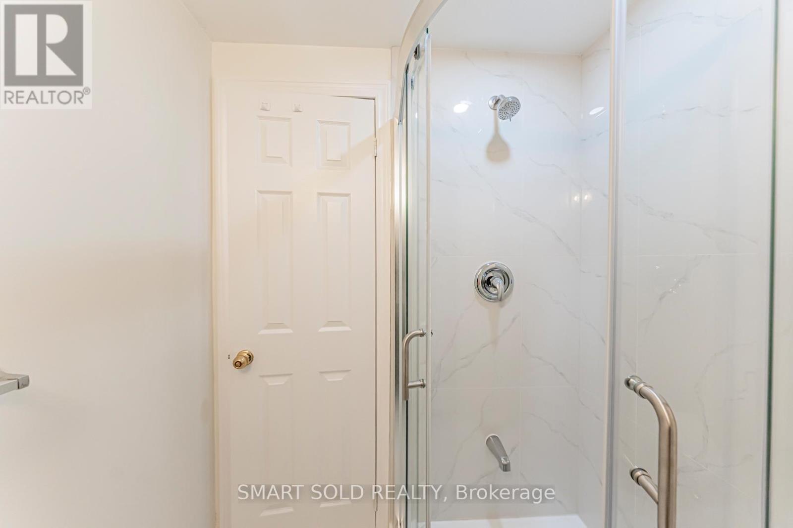 22 Hazelglen Court, Brampton, ON - Indoor Photo Showing Bathroom
