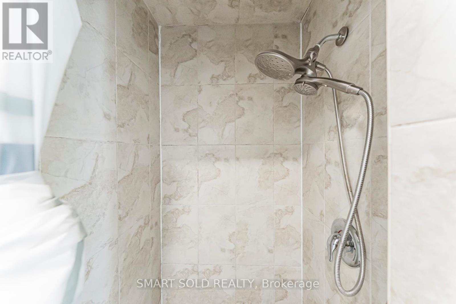 22 Hazelglen Court, Brampton, ON - Indoor Photo Showing Bathroom