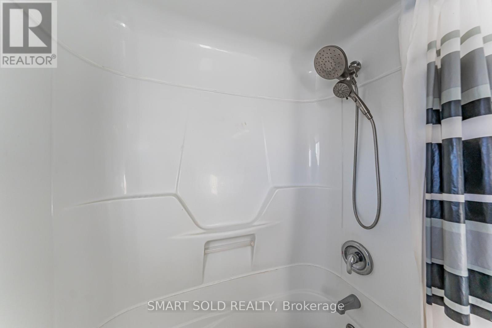 22 Hazelglen Court, Brampton, ON - Indoor Photo Showing Bathroom