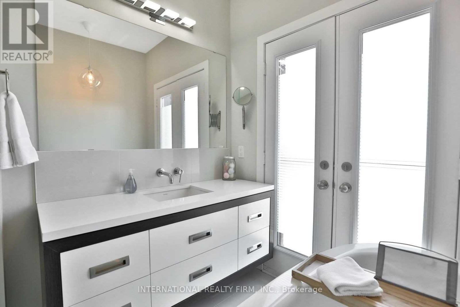 286 Vellwood Common, Oakville, ON - Indoor Photo Showing Bathroom