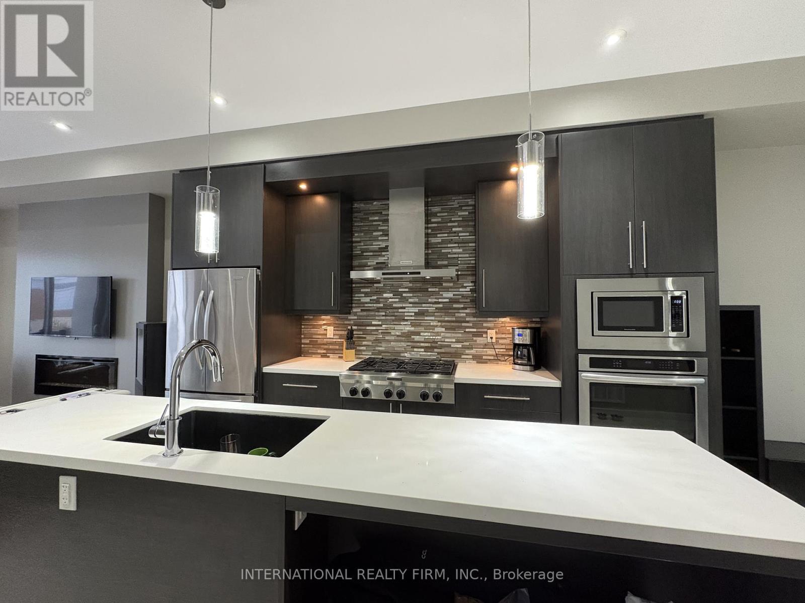 286 Vellwood Common, Oakville, ON - Indoor Photo Showing Kitchen With Stainless Steel Kitchen With Upgraded Kitchen