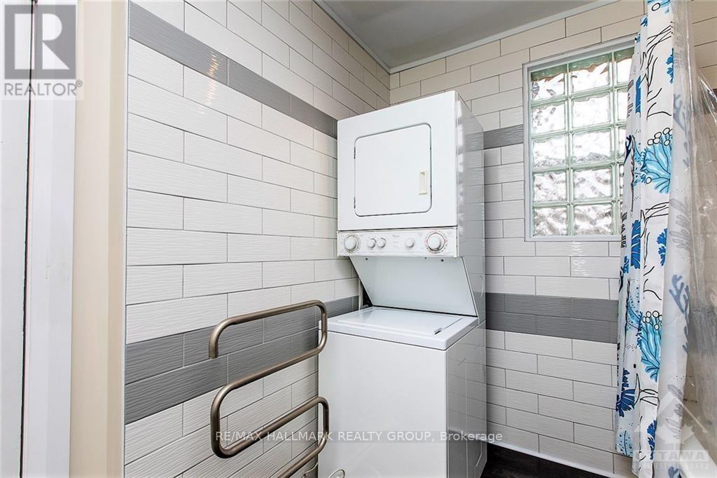 9 1/2 Ella Street, Ottawa, ON - Indoor Photo Showing Laundry Room