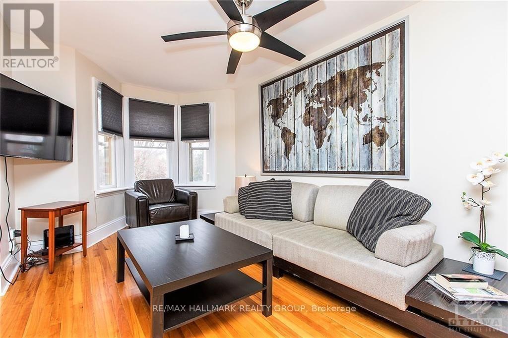 9 1/2 Ella Street, Ottawa, ON - Indoor Photo Showing Living Room